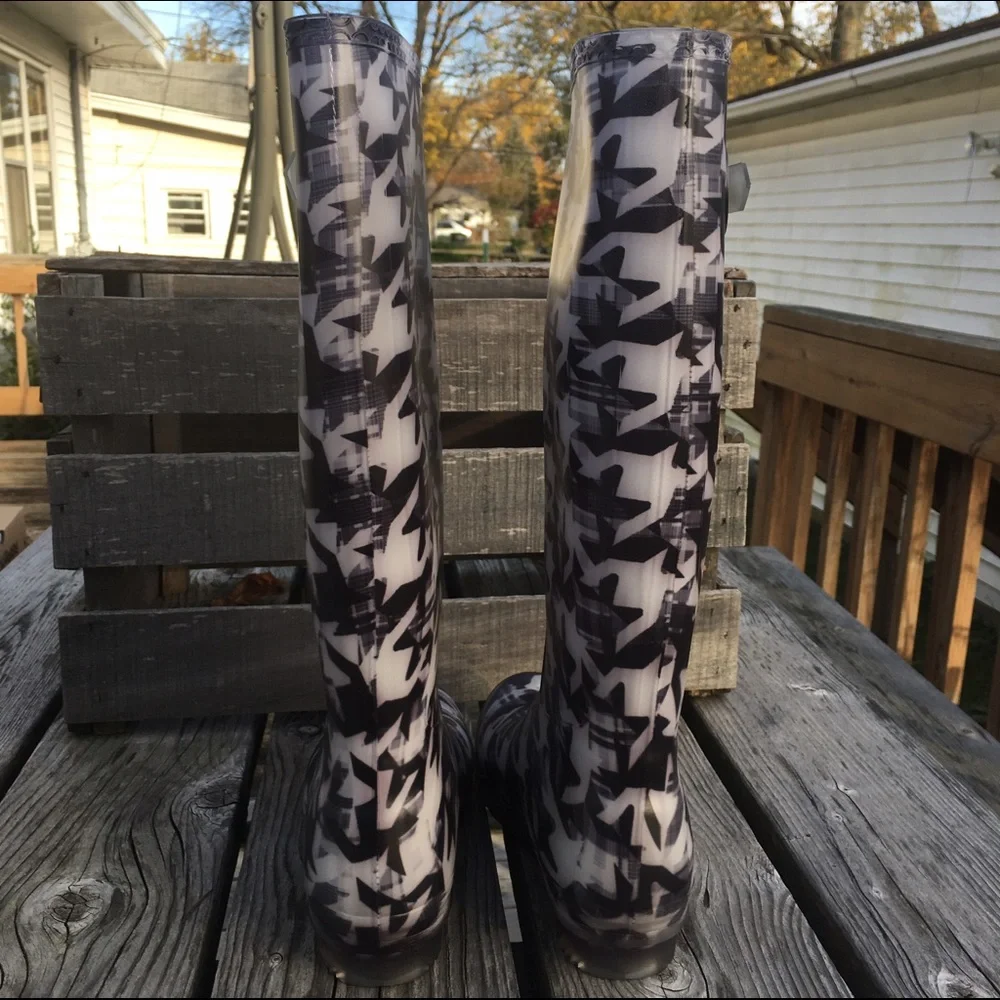 - Kamik Sz 7 Dynamic Houndstooth Print Rubber Rainboots! NEW!